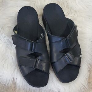 Ecco Soft Sleek Black Crisscross Leather  Sandals with Contoured Footbed